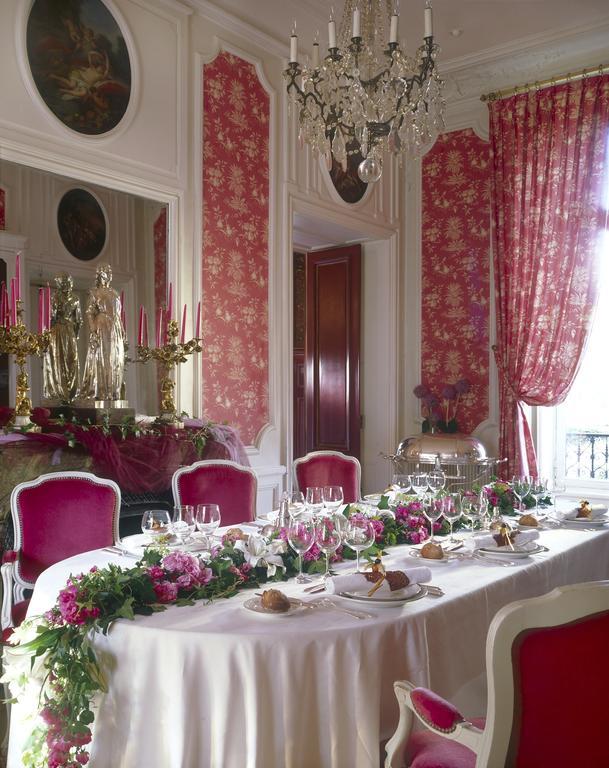 Chateau D'Esclimont Saint-Symphorien-le-Chateau Restaurant bilde