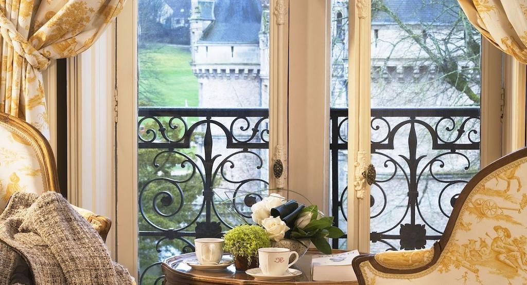 Chateau D'Esclimont Saint-Symphorien-le-Chateau Rom bilde
